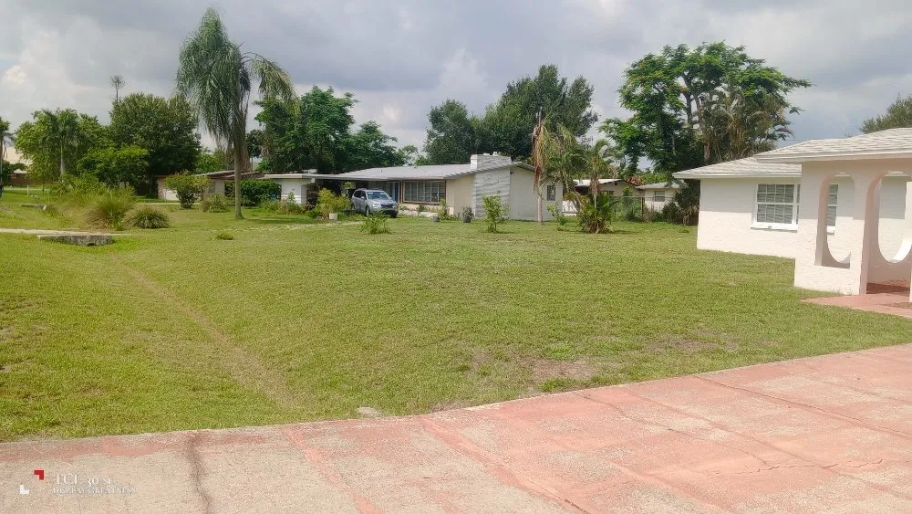 Custom lawn care service experts serving Lehigh Acres, FL - J's Mow And Grow