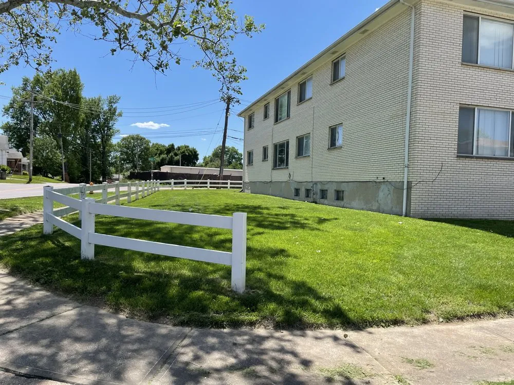 Reliable lawn care service in Saint Louis, MO - J's Prestine Lawn Service