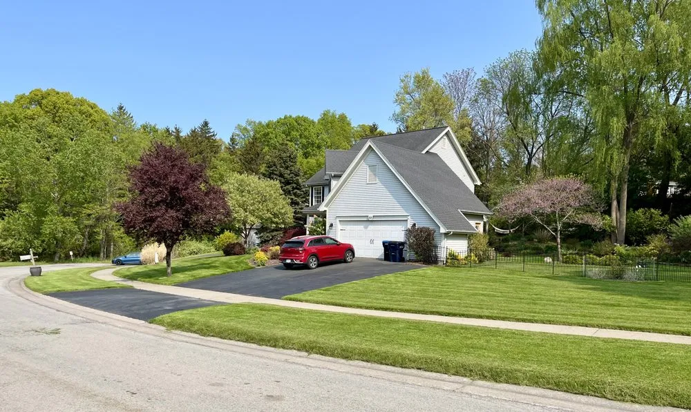 Affordable yard maintenance experts serving Brighton, NY - Jss landscaping