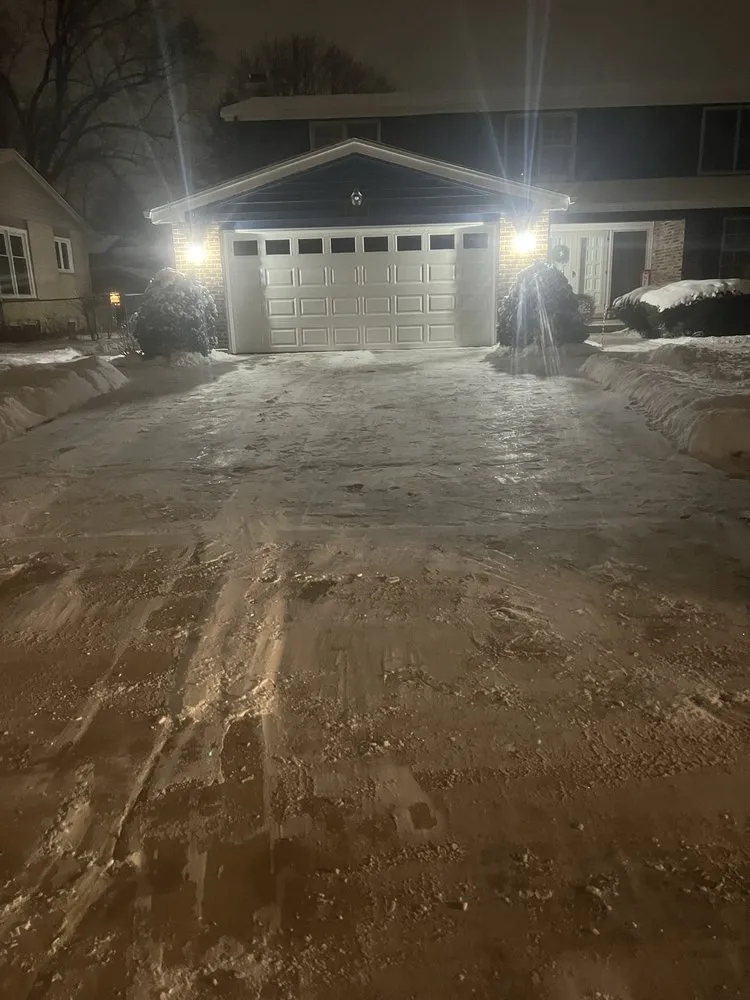 Top-rated lawn mowing service in Lakemoor, IL by JT Cachorros Landscaping Plus