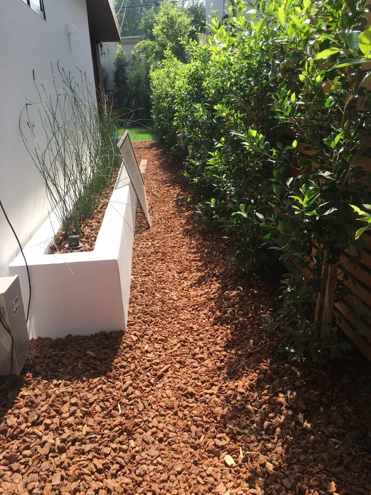 Custom lawn care service in Los Angeles, CA - JT Landscaping