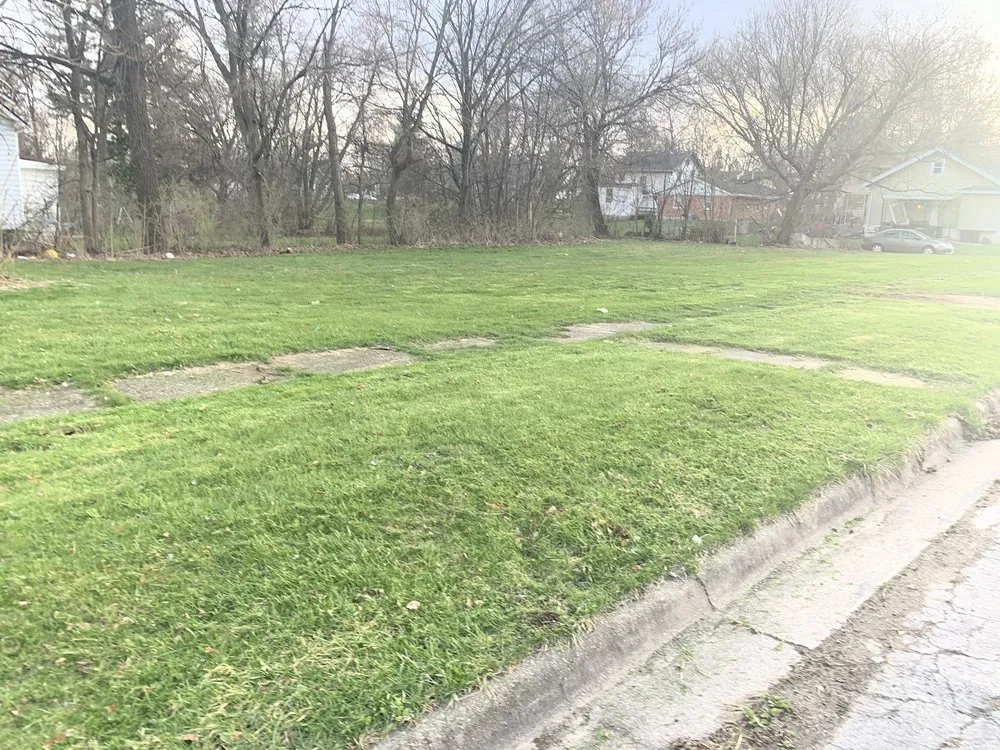 Trusted yard cleanup service experts serving Rockford, IL - J&T Lawn Care