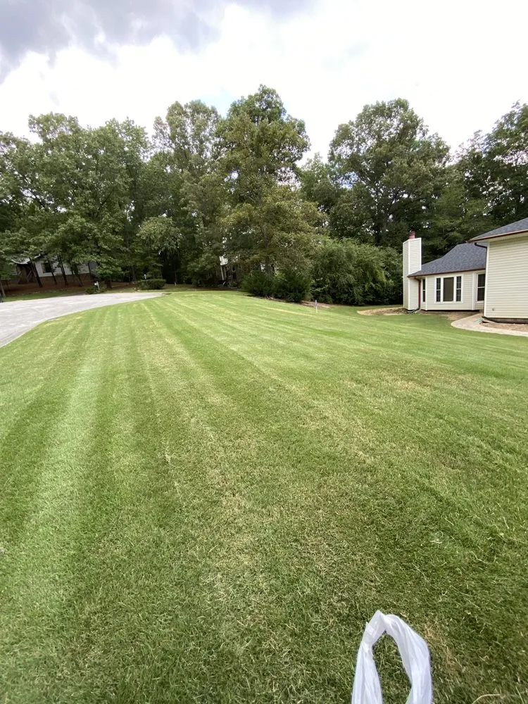 Expert lawn mowing service experts serving Clanton, AL - J&T Lawncare and Landscaping Services