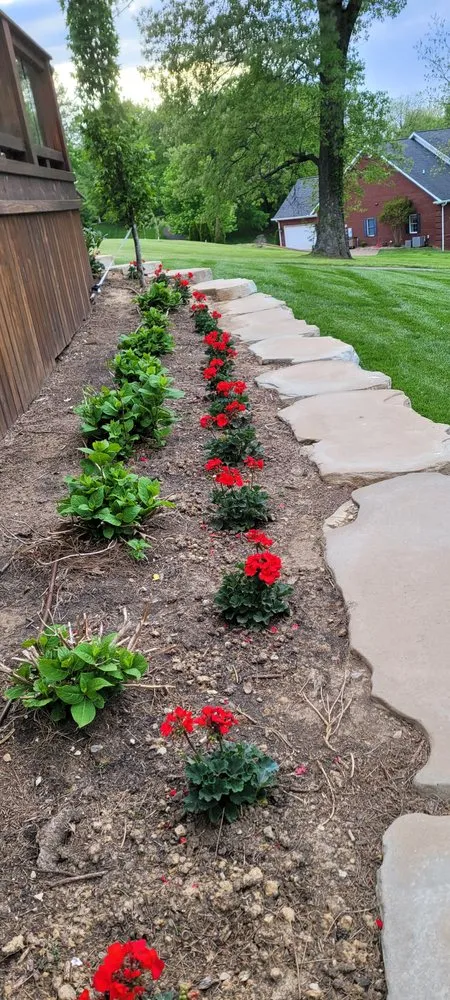 Affordable landscape design in Owensboro, KY by Jthomas Lawn Care Services