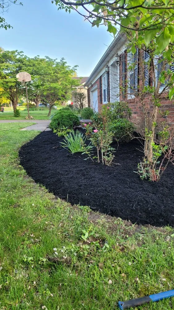 Custom landscaping services near you in Owensboro, KY by Jthomas Lawn Care Services