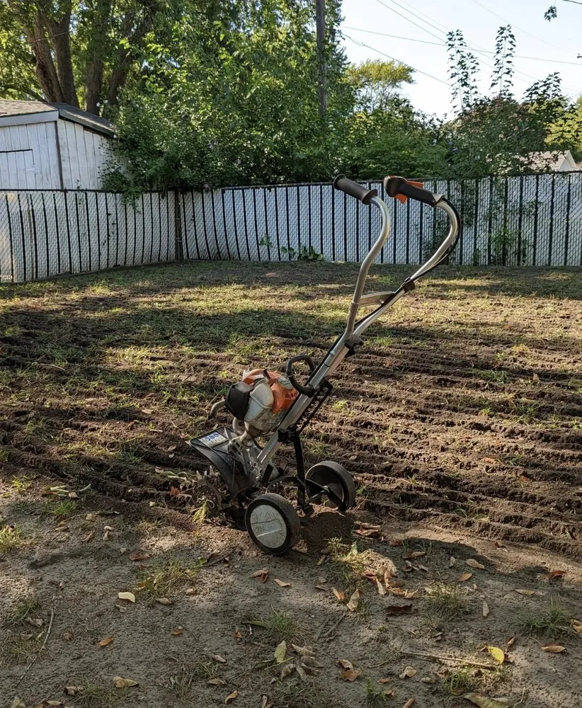 Affordable yard maintenance in Crown Point, IN by JTLK Turf
