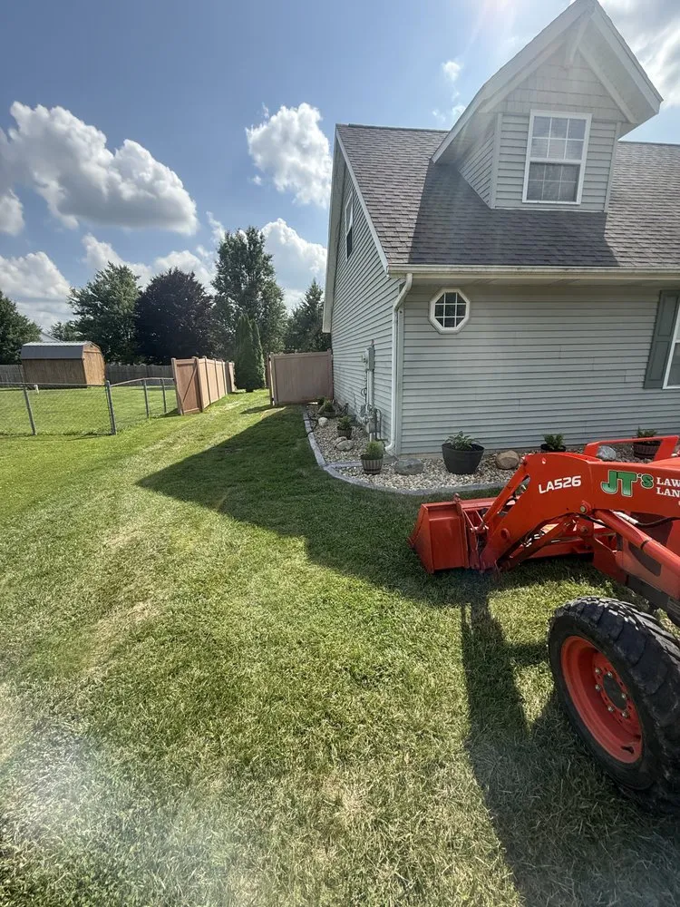 Custom lawn care service experts serving Le Roy, IL - JT's Lawn Care & Landscaping