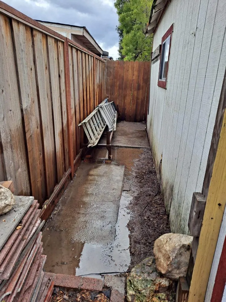 Expert yard cleanup service for homes in Oakland, CA by Juan Landscaping & Gardening Service
