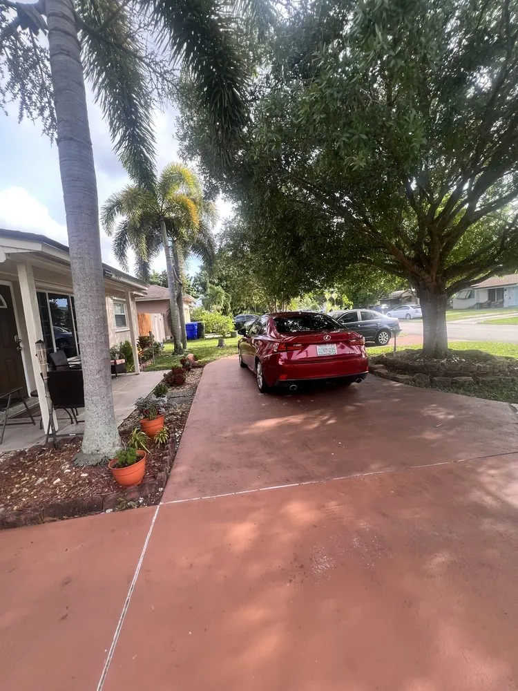 Professional lawn care service with custom design across Miami, FL - Juan Tree services and Landscaping