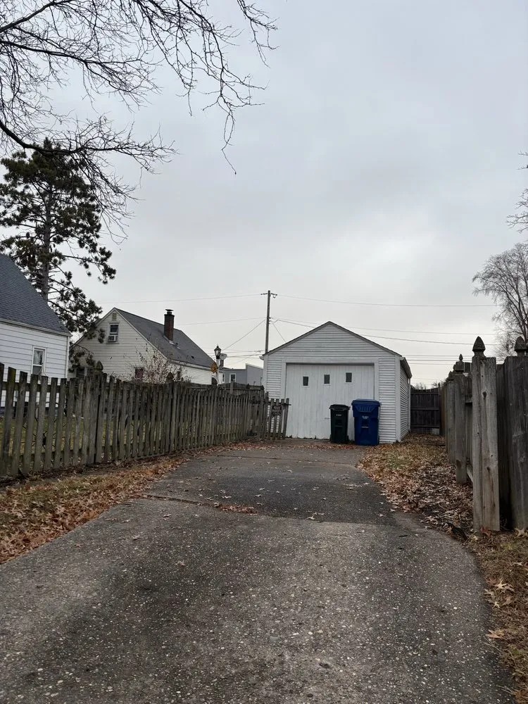 Affordable yard cleanup service in Davenport, IA by Juan’s & Son Landscaping and More