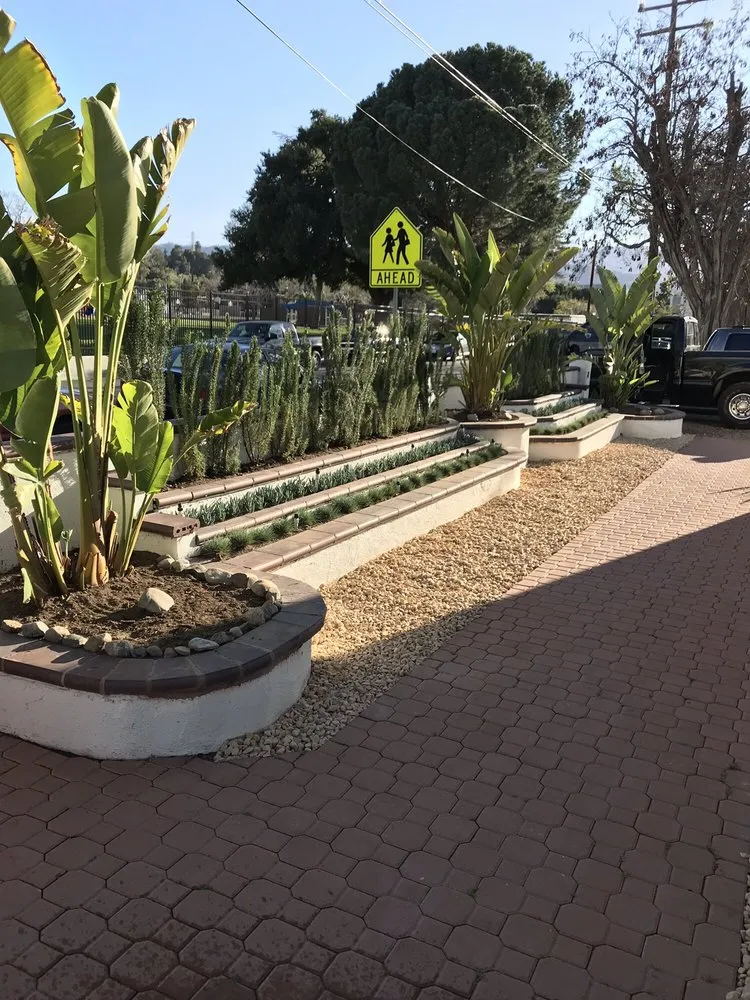 Professional garden landscaping experts serving Santa Clarita, CA - Juan's Gardening Service
