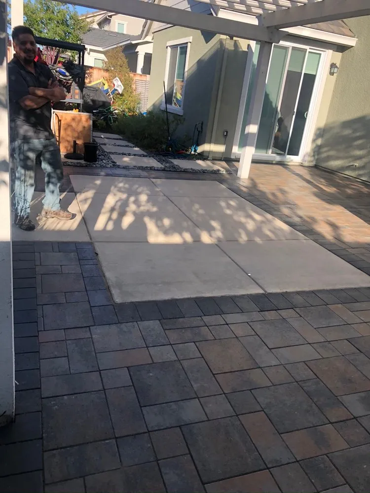 Local garden landscaping for residential properties in Pittsburg, CA by Juan's Landscaping & Tree Service