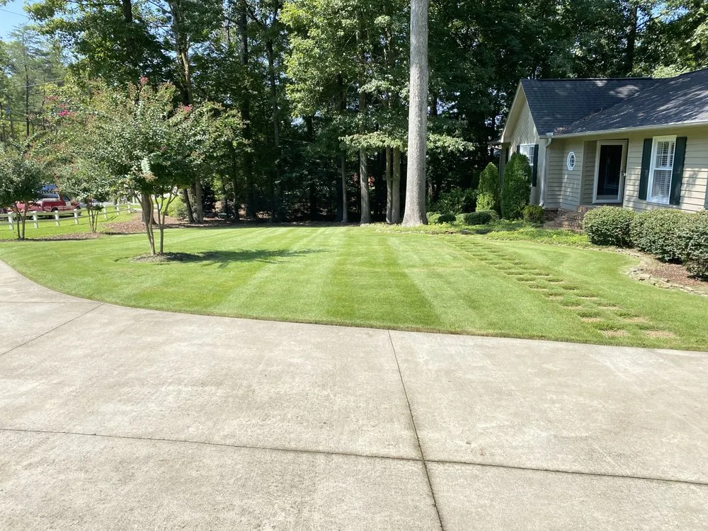 Affordable residential landscaping in Northport, AL by Juan’s Lawn Care And Landscaping