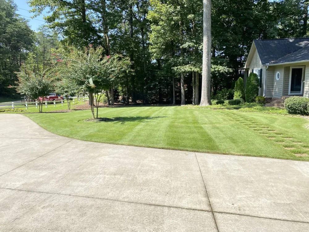 Local yard maintenance experts serving Northport, AL - Juan’s Lawn Care And Landscaping