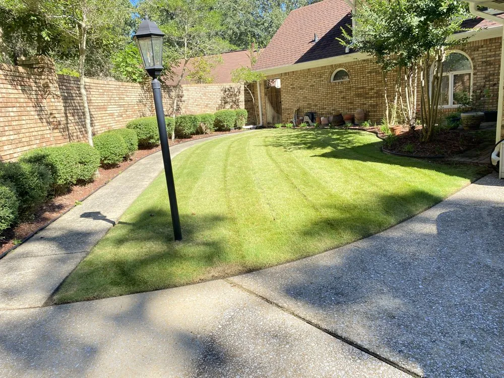 Professional garden landscaping near you in Northport, AL by Juan’s Lawn Care And Landscaping