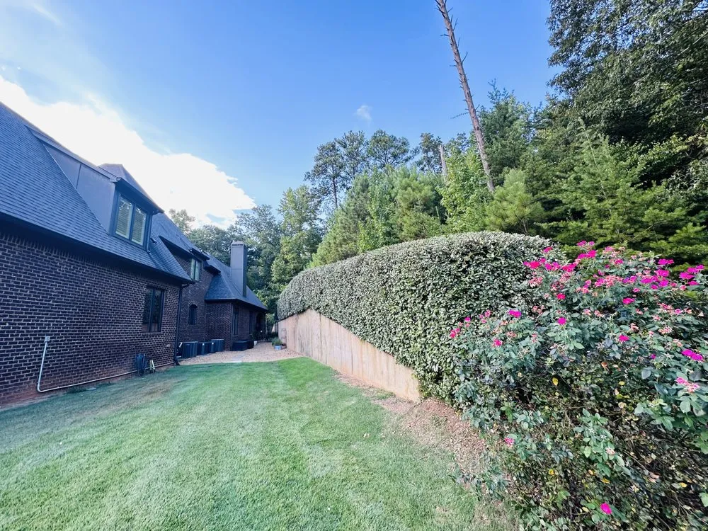 Top-rated garden landscaping in Northport, AL - Juan’s Lawn Care And Landscaping