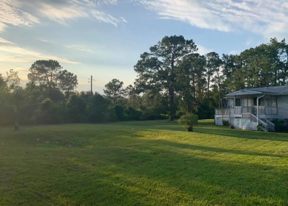 Reliable lawn mowing service in St. Cloud, FL - Juan's Pressure wash and Lawn care