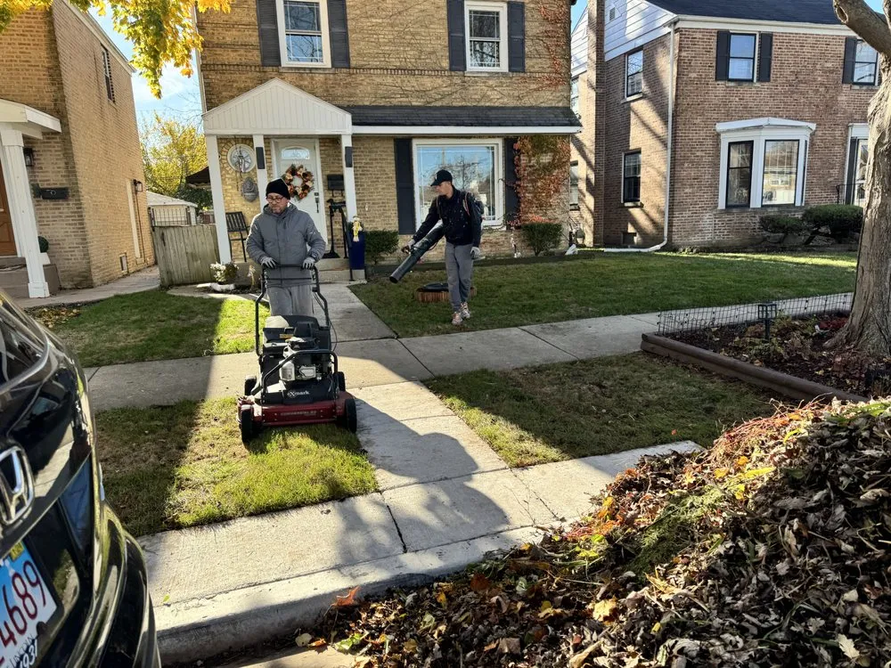 Top-rated yard cleanup service in Glenview, IL by Juan’s Professional Landscaping