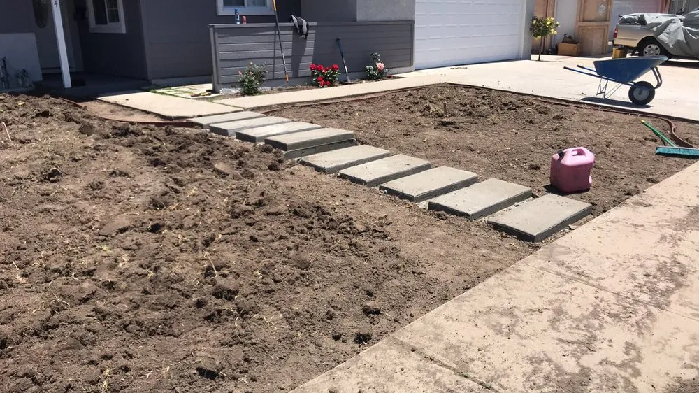 Local yard maintenance in Oxnard, CA by Juarez Green Turf & Landscaping
