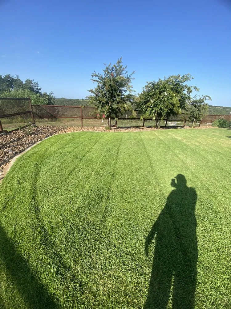 Top-rated yard maintenance for homes in Comfort, TX by Juarez Landscaping