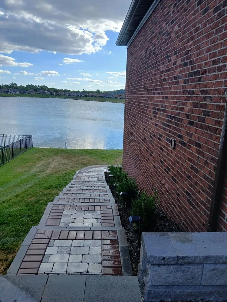 Custom outdoor landscaping in Louisville, KY by Juarez Lawn Care