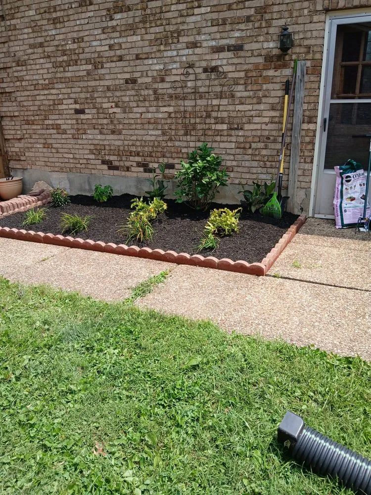 Custom garden landscaping in Louisville, KY - Juarez Lawn Care