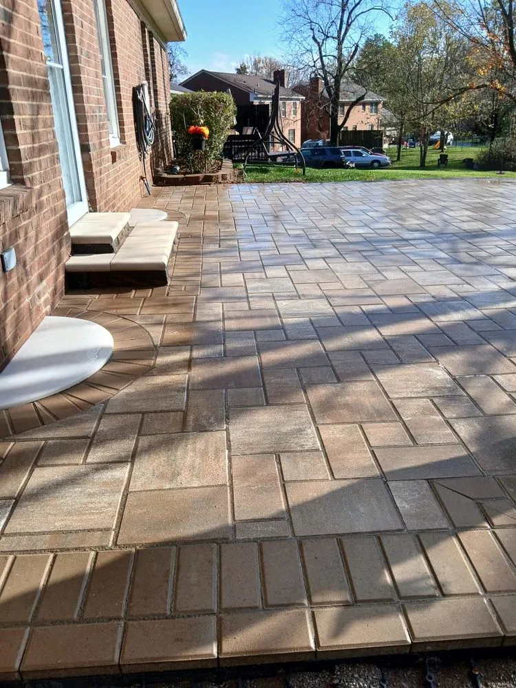 Top-rated outdoor landscaping in Louisville, KY by Juarez Lawn Care