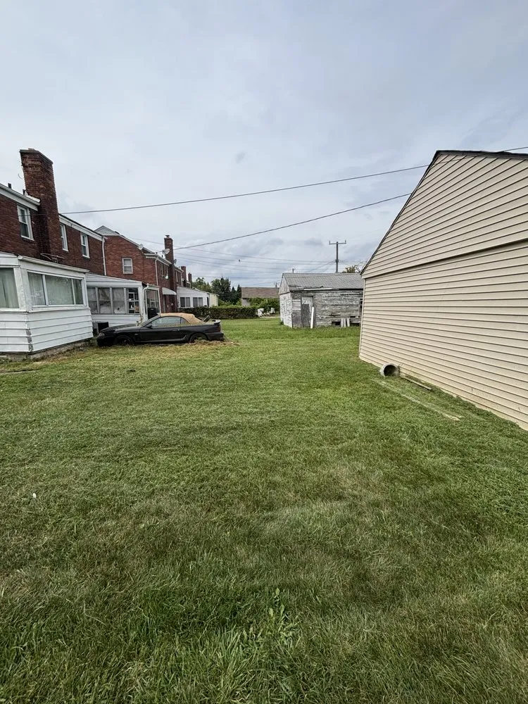 Top-rated yard cleanup service for beautiful yards in Detroit, MI by Julian Lawncare And Maintenance