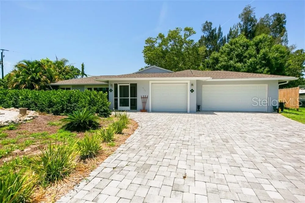 Custom landscape installation experts serving Venice, FL - Julie & Wade Can Do It Concierge