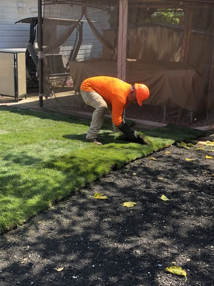 Custom landscape design for beautiful yards in Waukegan, IL by JULIO Castillo