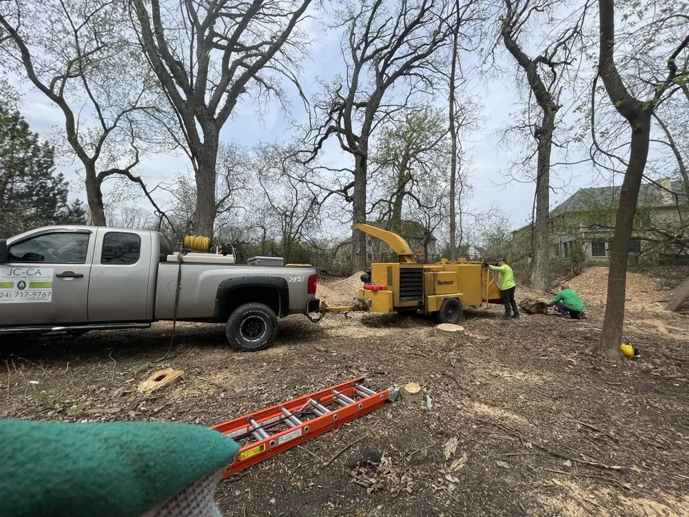 Trusted lawn care service for residential properties across Waukegan, IL - JULIO Castillo