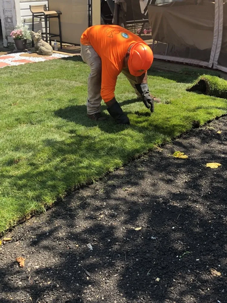 Local landscape design in Waukegan, IL by JULIO Castillo