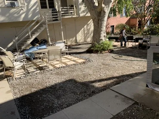 Julio Muñoz Landscaping Logo