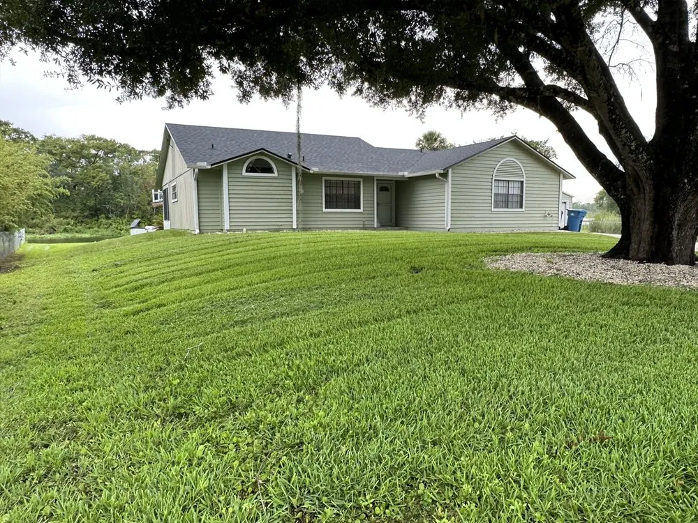 Trusted garden landscaping in De Leon Springs, FL - Julio’s Lawn Care