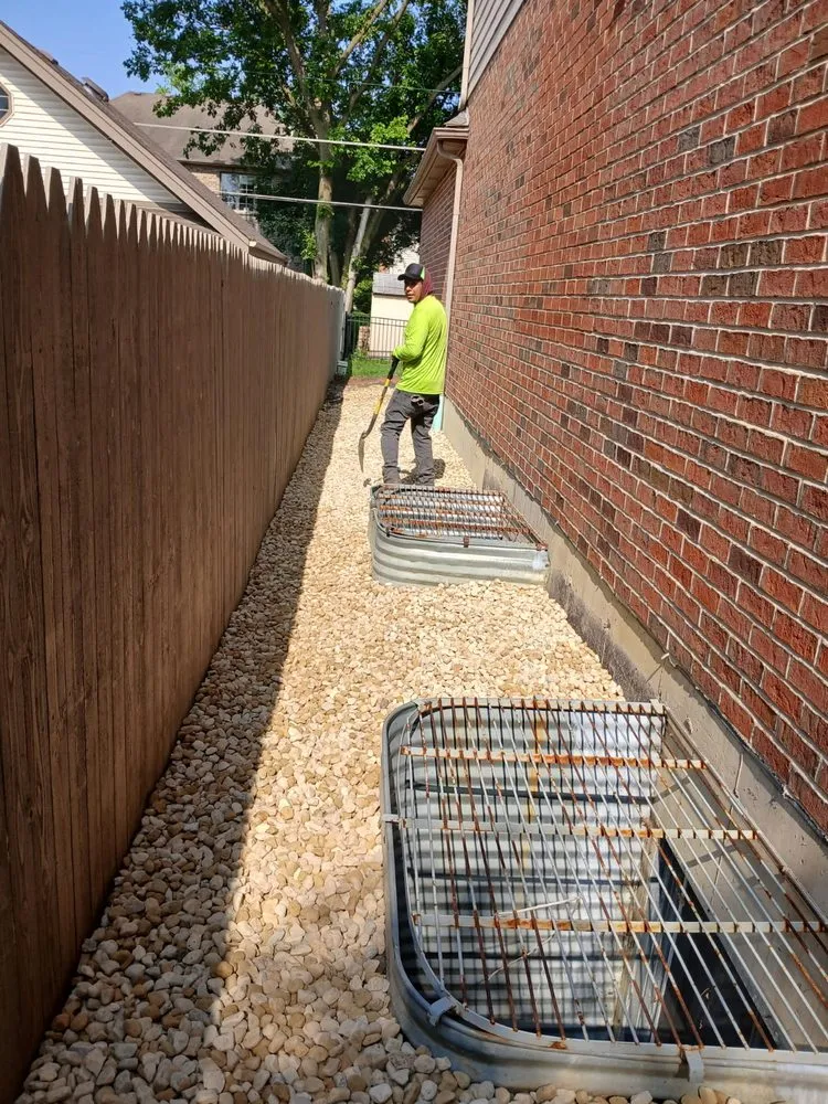 Top-rated yard maintenance for homes in Warrenville, IL by Julio's Services