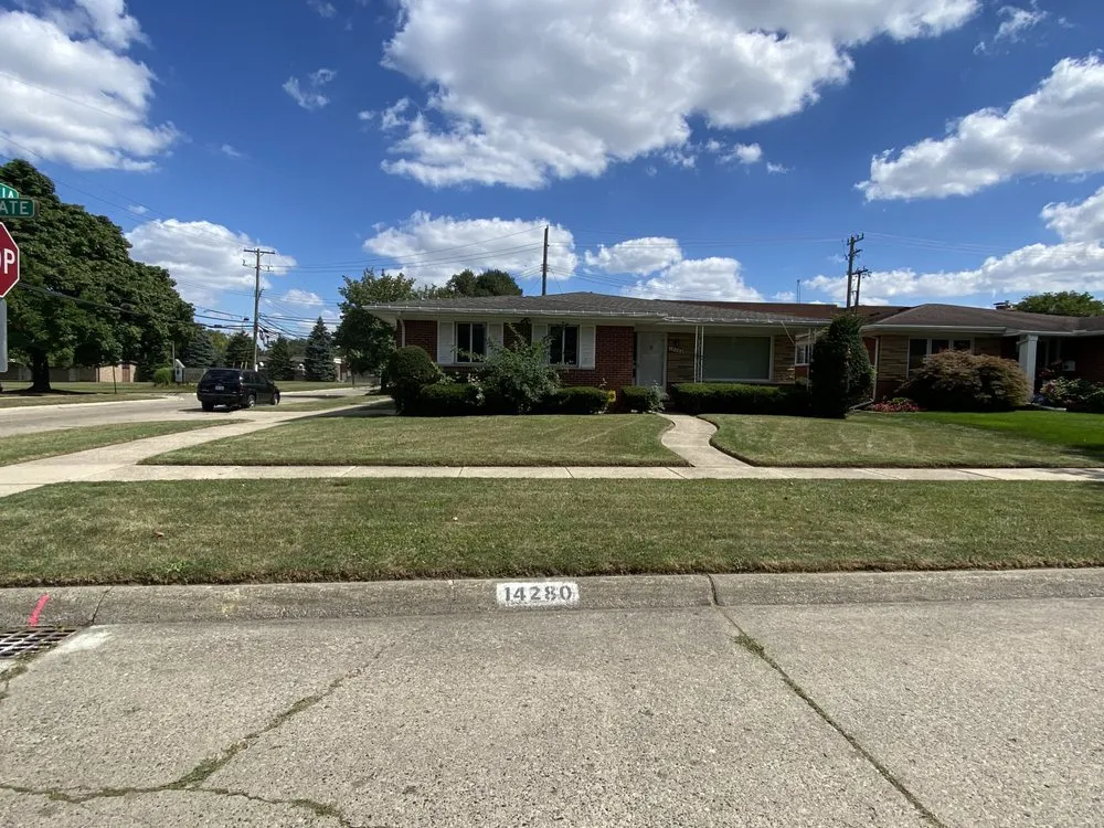 Professional garden landscaping in Detroit, MI by Jungle Kutz