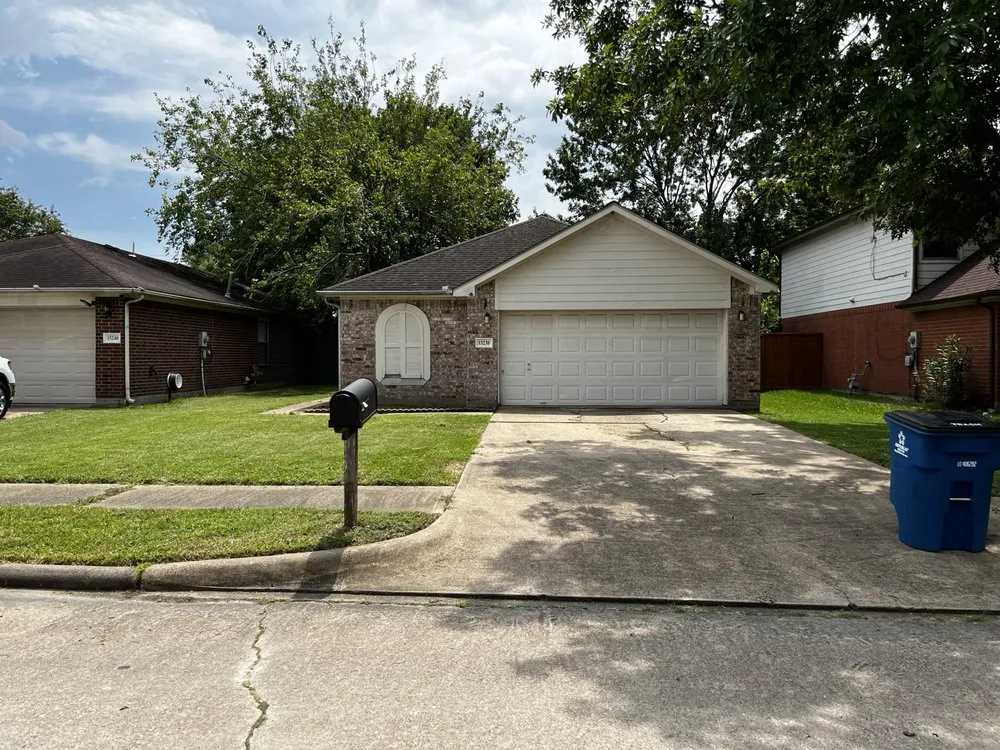 Reliable residential landscaping near you in Channelview, TX by Junior Landscaping