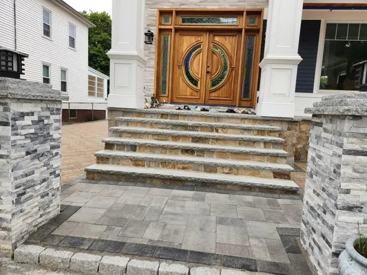 Junior's Hardscaping Logo