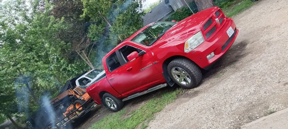 Trusted yard maintenance for beautiful yards in Aurora, IL by Juniors landscaping