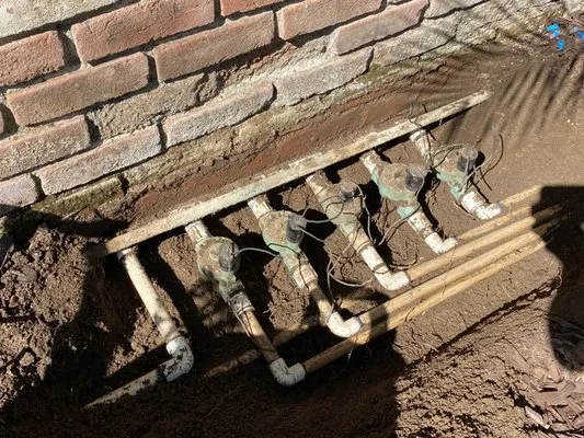 Junior's Landscaping Logo