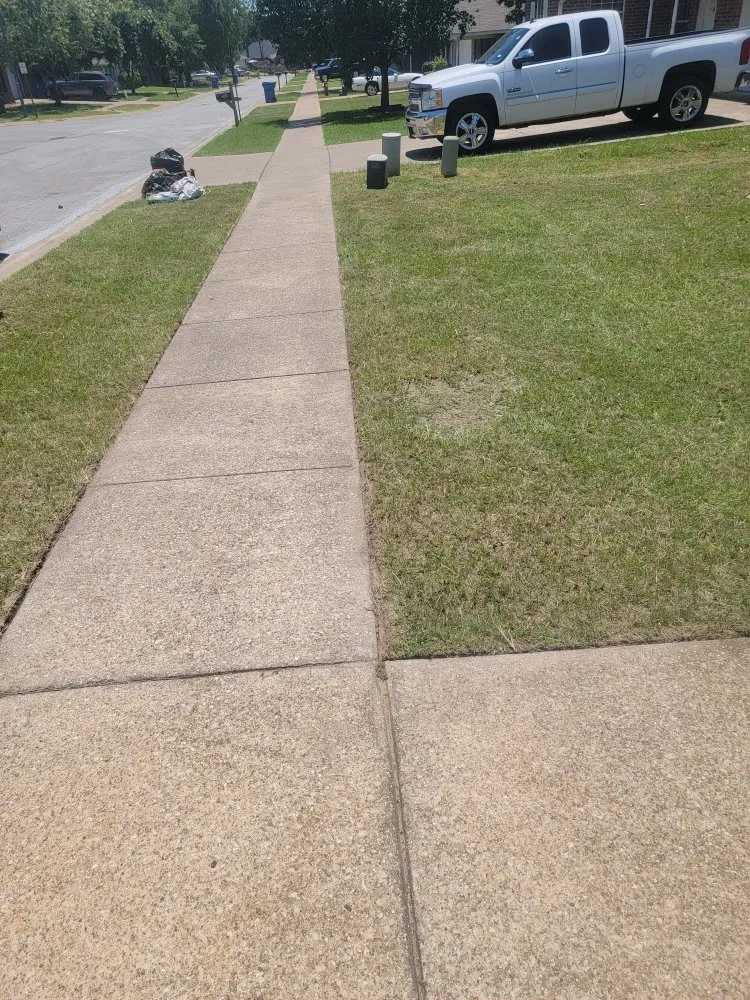 Top-rated lawn care service in Tyler, TX by Junior's Lawn Mowing