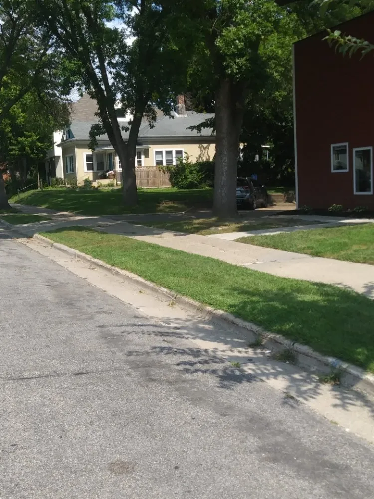 Affordable yard maintenance in Brooklyn Center, MN - Juniors Offical Cut Serivce