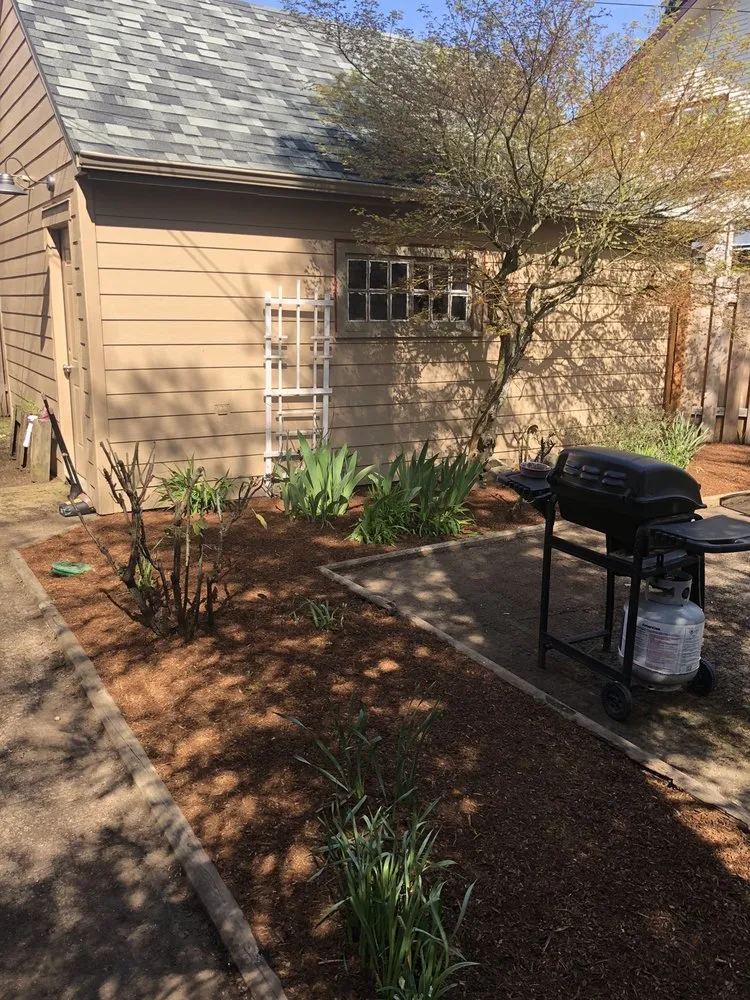 Affordable landscape design in Salem, OR by Junk Busters