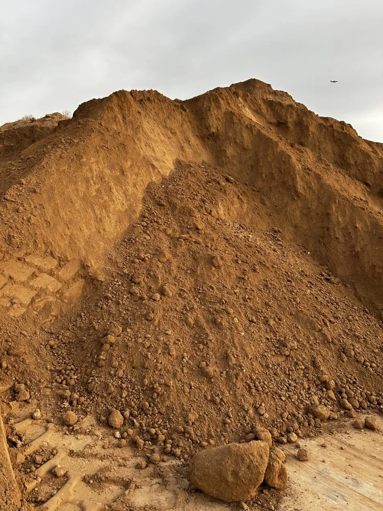 Professional lawn care service experts serving Phoenix, AZ - Junk In Junk Out Removal Services