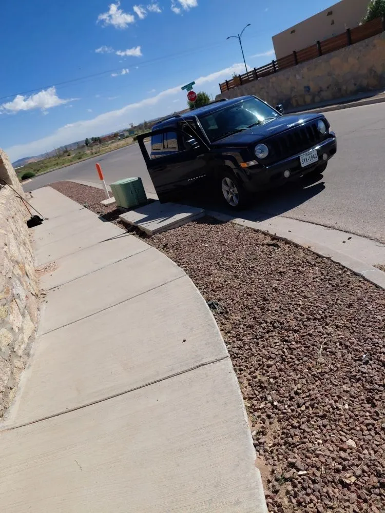 Professional yard maintenance with custom design in El Paso, TX by Junk-it