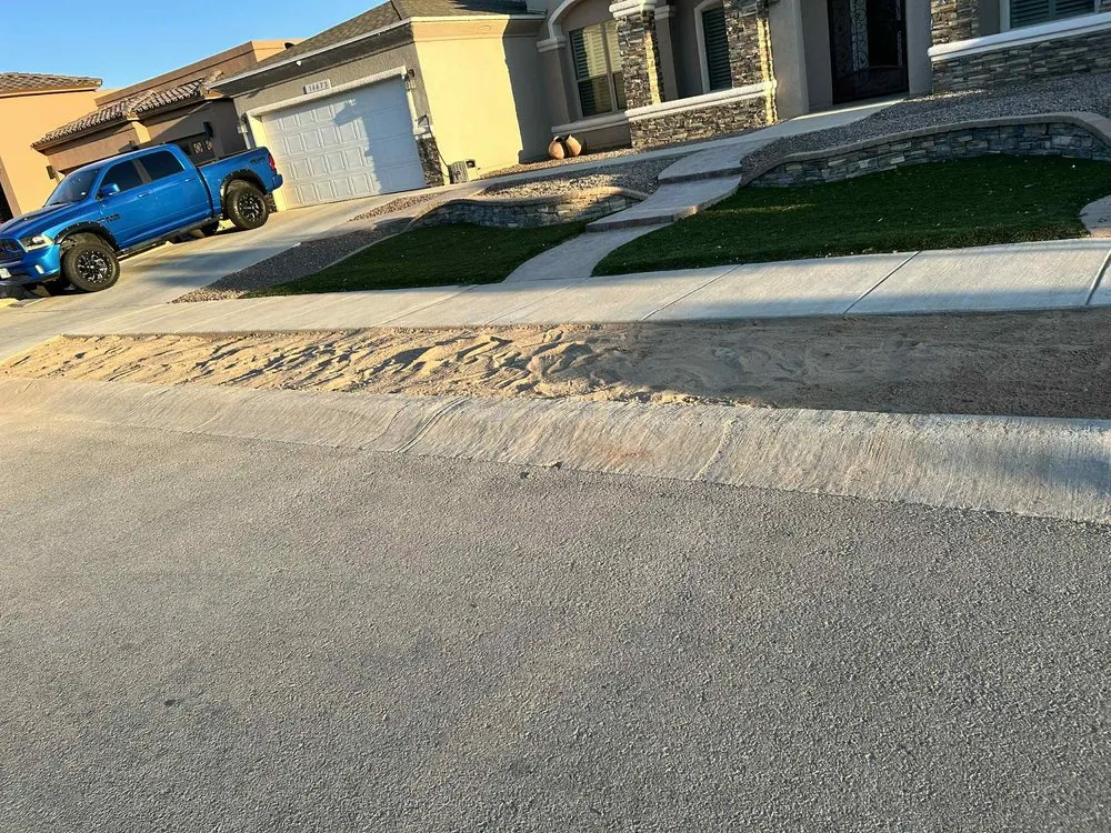 Custom landscape installation for year-round maintenance across El Paso, TX - Junk-it