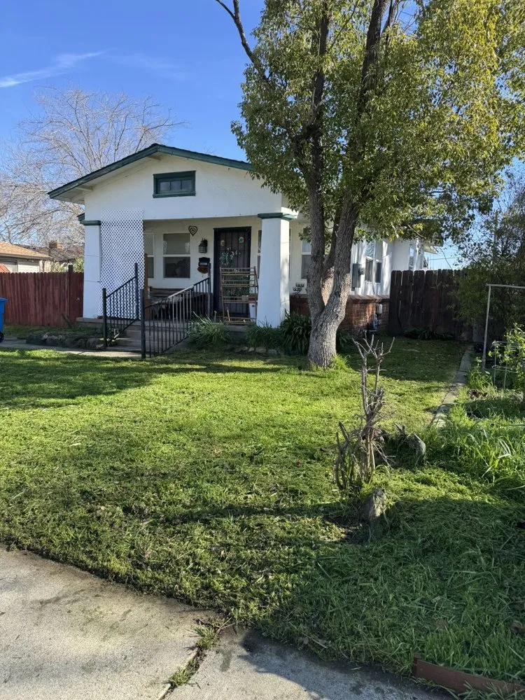 Top-rated lawn care service in Marysville, CA by Junk Jockey’s