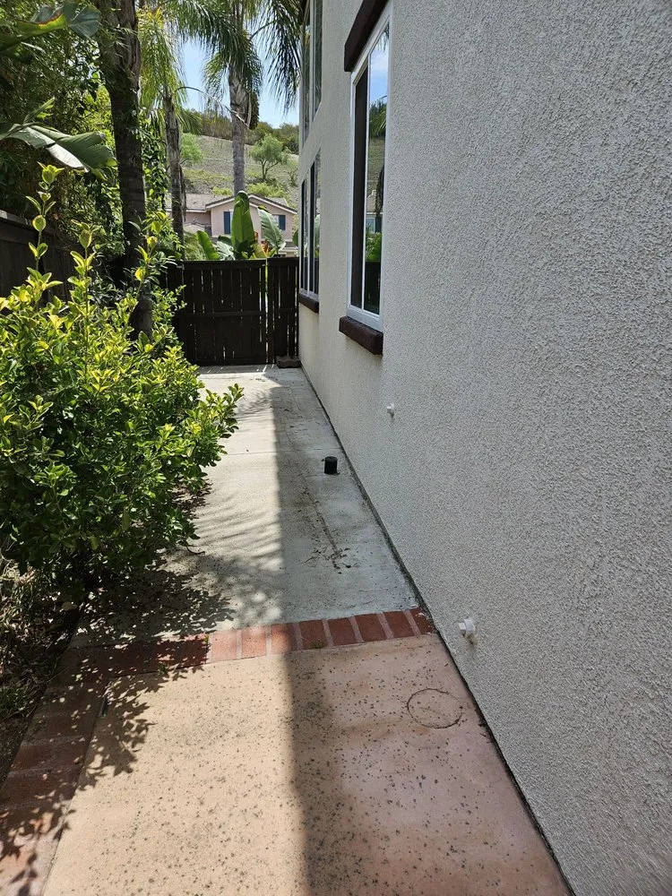 Local yard cleanup service in Fallbrook, CA by Junk Mode