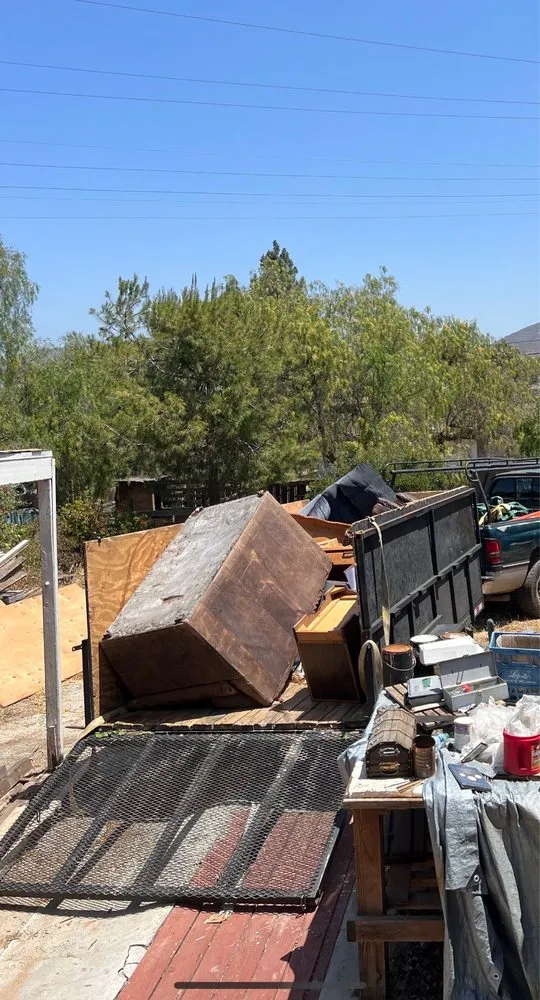 Affordable yard maintenance in Fallbrook, CA - Junk Mode