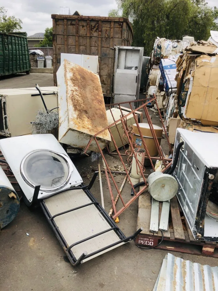 Reliable yard cleanup service in San Diego, CA - JunkGods